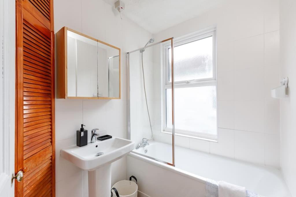 Charming 2 Bedroom Flat In Central Hove With Free Parking Exteriör bild